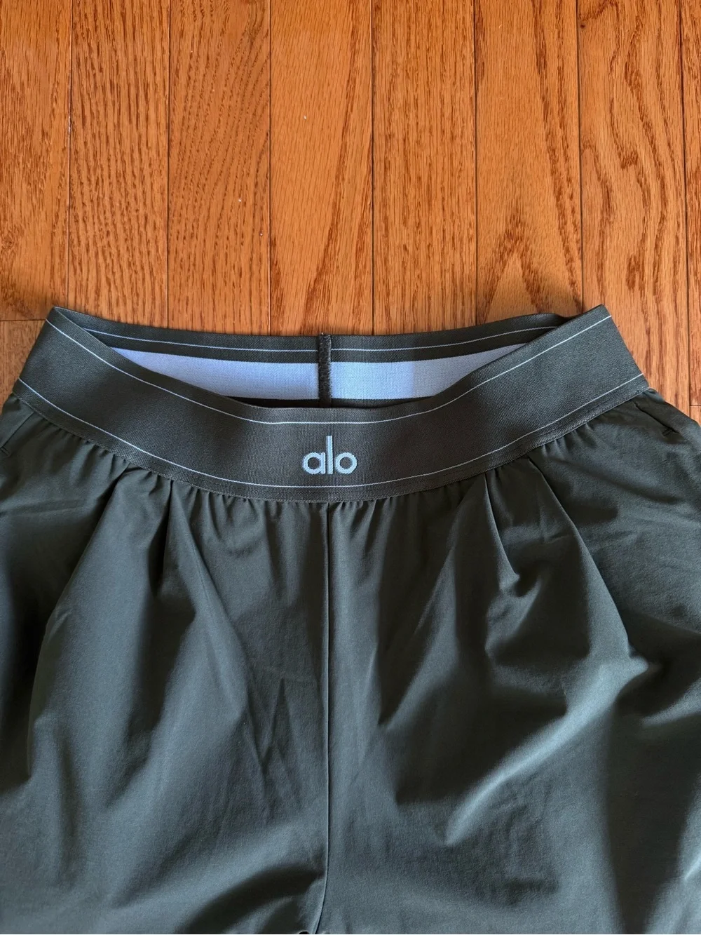 ALO Yoga Olive Green Wide-Leg Pants - Picture 3 of 3